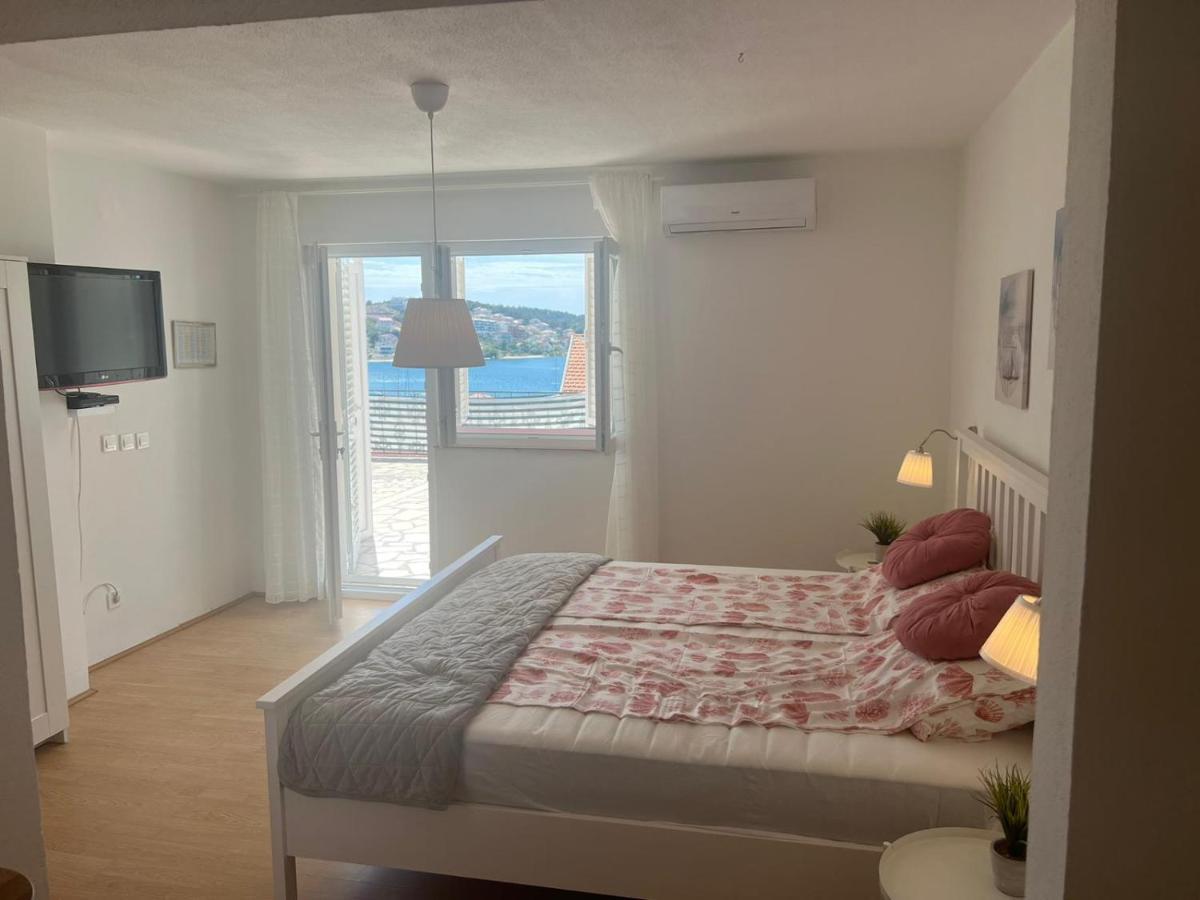 Studio-Appartements Emwey Trogir Zewnętrze zdjęcie